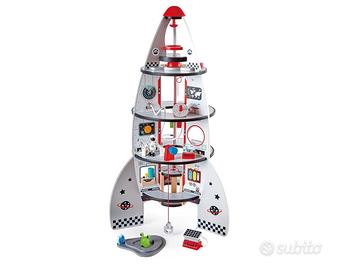 Razzo spaziale in legno