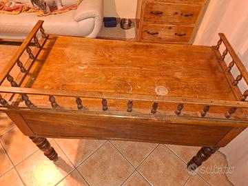 scrivania antica in legno di noce