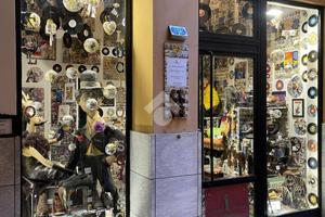 NEGOZIO A BOLOGNA