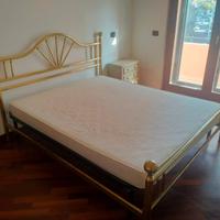 letto laccato ottone