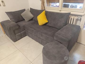Divano Angolare Grigio Scuro con Pouf abbinato