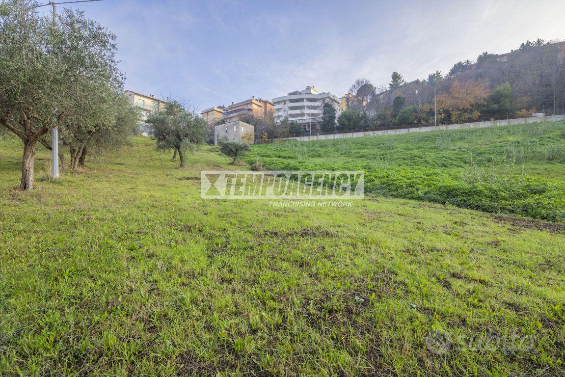 Terreno edificabile panoramico e ben collegato! - More