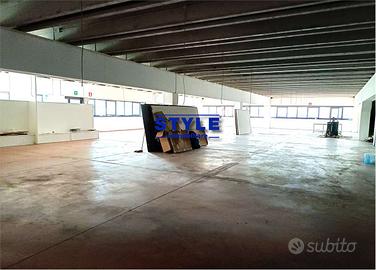 CAPANNONE DALLE AMPIE METRATURE