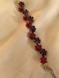 Braccialetto con perline a forma di fiore 