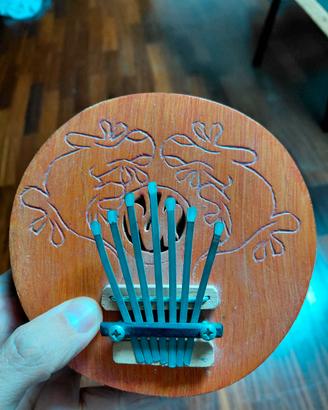 Kalimba pianoforte a pollice