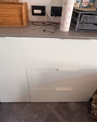 Contromobile legno bianco lucido e top cemento