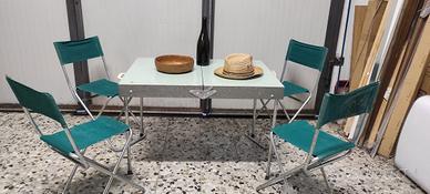 tavolo con sedie vintage