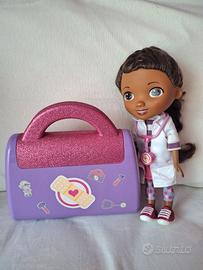 Bambola con accessori