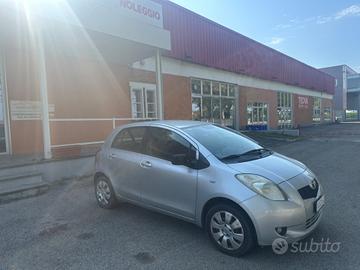 Toyota Yaris 1.0 5 porte