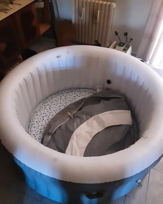 piscina da giardino con idromassaggio 