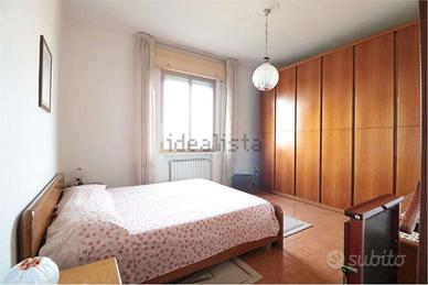 Appartamento di mq 125 in zona piscina /Mirabello