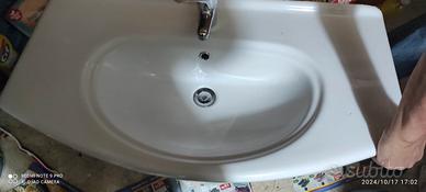 lavandino con rubinetto 50/60 euro 