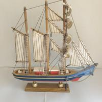 Modellino barca a vela in legno