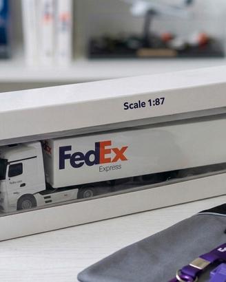 Modellino Camion FedEx Autoarticolato Scala 1:87