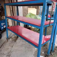 Scaffali in ferro con ripiani in teflon