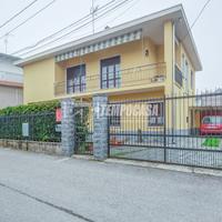 VILLA SINGOLA 190MQ CON 2 APPARTAMENTI + GIARDINO