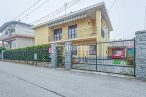 VILLA SINGOLA 190MQ CON 2 APPARTAMENTI + GIARDINO