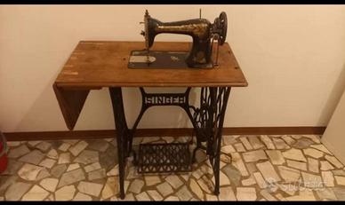 Macchina cucire vintage antica SINGER