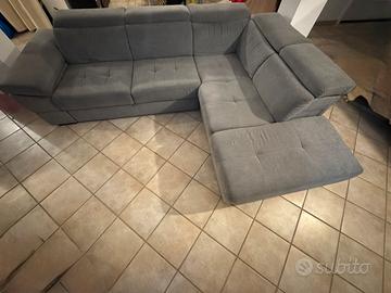 Divano angolare Mondo Convenienza come nuovo
