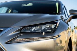 Lexus NX 300h luxury mark levinson