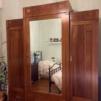 Armadio primi ’900 in legno massello con specchio