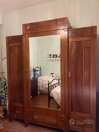 Armadio primi ’900 in legno massello con specchio