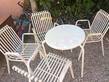 4 sedie e tavolo di ferro per giardino 