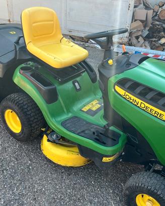 TAGLIAERBA JOHN DEERE X146R