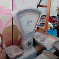 Bilancia antica a due piatti