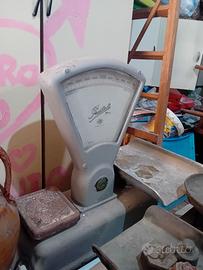 Bilancia antica a due piatti