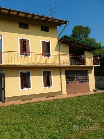 Casa accostata a Giais