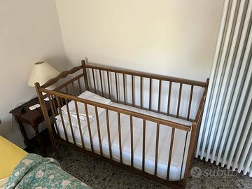 Lettino con sponde per bambini