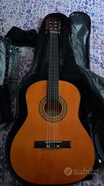 Chitarra classica con custodia-(prezzo trattabile)