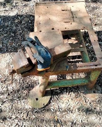 Banco lavoro fabbro vintage con mosa antia