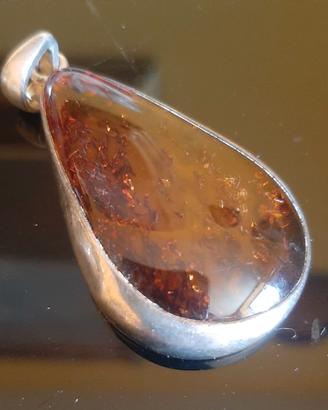 PENDENTE CIONDOLO IN AMBRA E ARGENTO
