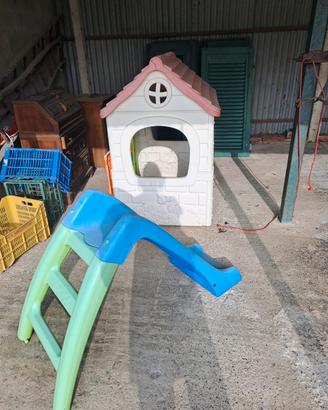 Scivolo e casetta da giardino per bambini