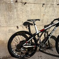 Trek Superfly 9.9 Carbon 29”