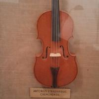 Quadretto con violino Stradivarius