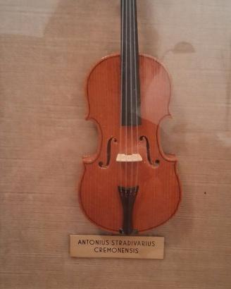 Quadretto con violino Stradivarius