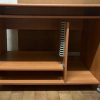 Scrivania porta PC con piano estraibile e rotelle
