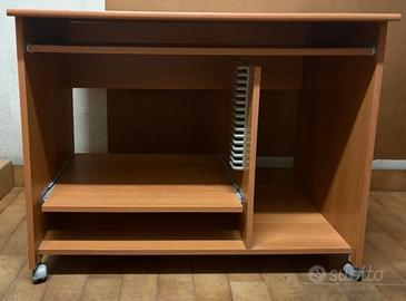Scrivania porta PC con piano estraibile e rotelle