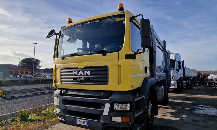 Man compattatore per rifiuti