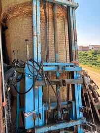 muletto per trasportare balloni di fiene e paglia