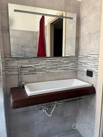 Arredo bagno: lavandino+specchio