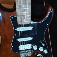 Chitarra elettrica modello SQUIER CV 70s STRAT
