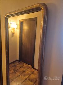 Grande specchio da parete con cornice classica