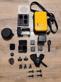 Insta360 Ace Pro 2 con molti accessori