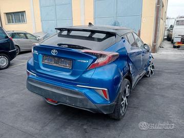 Toyota CHR 2017 Hybrid 2ZR-FXE demolita per ricam
