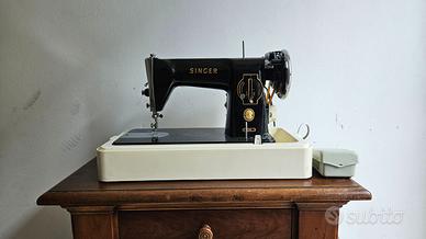 Macchina da cucire portabile vintage
