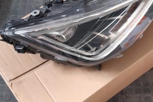 faro dx Seat arona 2024